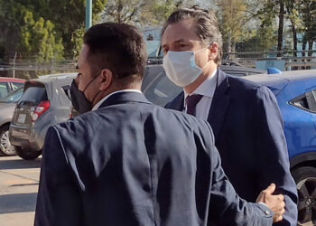 Fue retirado brazalete a Lozoya, luego de su ingreso a prisión.