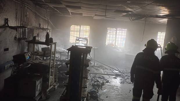 Incendio provoca 4 muertes en hospital de India