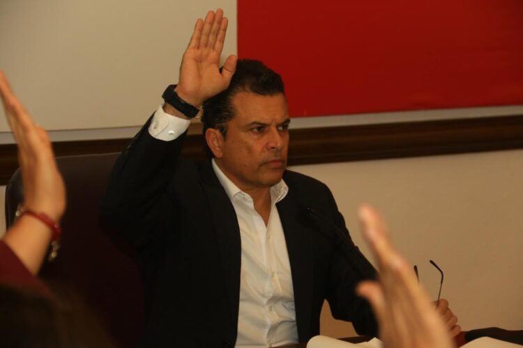 Autoriza Cabildo al alcalde Lalo Gattás recibir donación de nuevo camión de bomberos