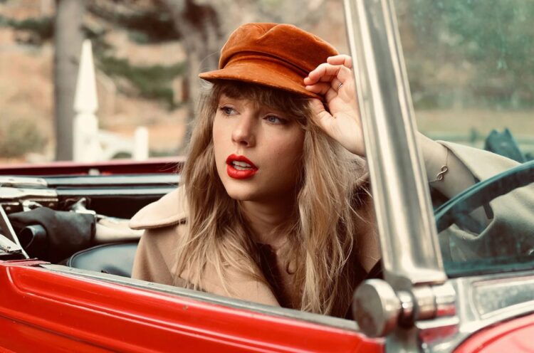 Taylor Swift lanza nueva versión del éxito navideño “Christmas Tree Farm”