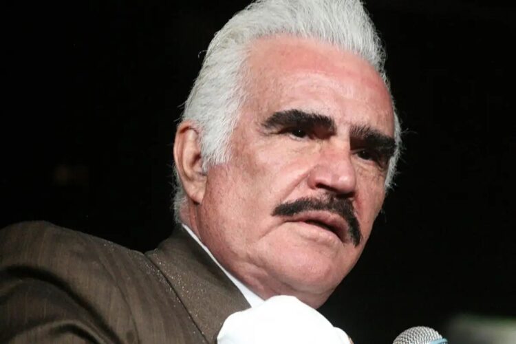 Vicente Fernández de regreso a terapia intensiva