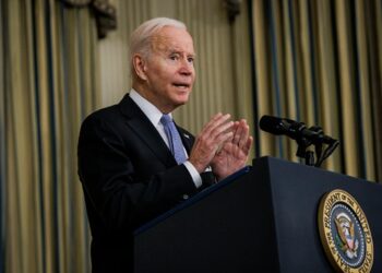 El presidente Biden busca indeminzar a las familias migrantes que fueron separadas por Trump.