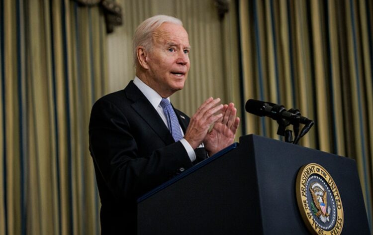 El presidente Biden busca indeminzar a las familias migrantes que fueron separadas por Trump.