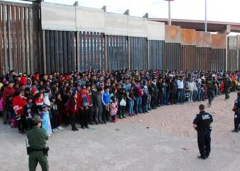 Más de 45 mil migrantes detenidos en octubre en el sur de Texas