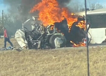 Identifican a fallecidos en choque de autobús escolar en Texas