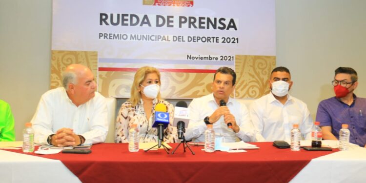 Invita Lalo Gattás a deportistas a participar en Premio Municipal del Deporte 2021