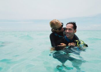 Exóticos lugares recorre Paris Hilton en su luna de miel con Carter Reum