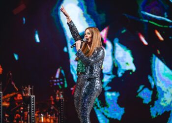 Rinde Brasil homenaje a su cantora Marília Mendonca.