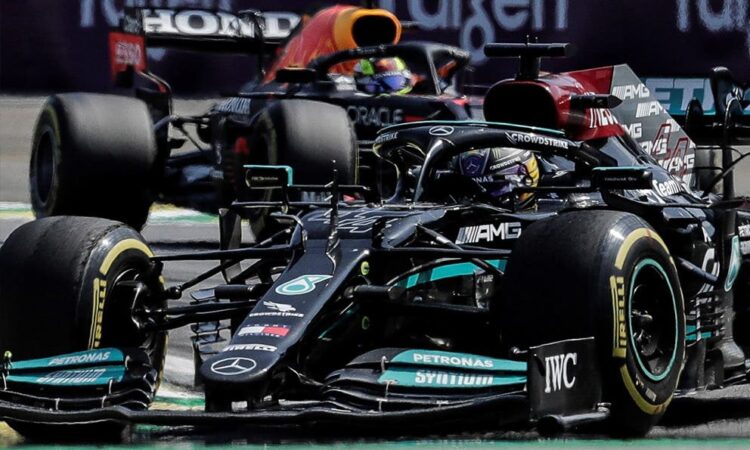 El británico Hamilton se impuso en Brasil; Checo rozó el podio