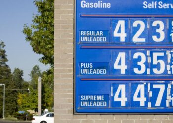 Biden ordena investigar si se dio incremento “ilegal” en precios de la gasolina