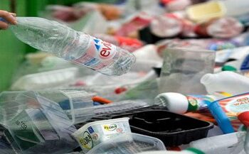 Diputados aprueban que las personas paguen el metro y el transporte con PET reciclado