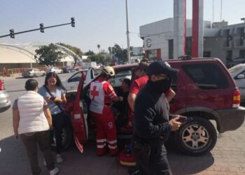 Policía lesiona a mujer en choque