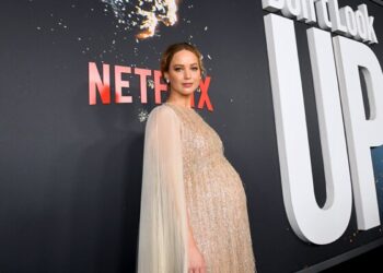 Jennifer Lawrence aparece en alfombra roja