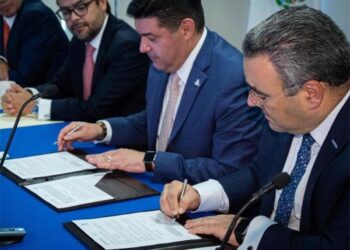 Firman convenio para combatir evasión, contrabando y corrupción en aduanas