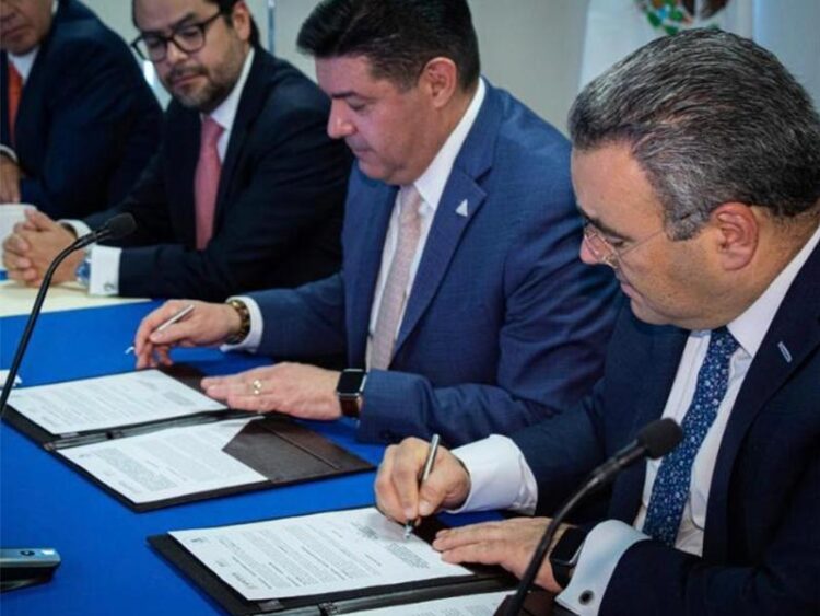 Firman convenio para combatir evasión, contrabando y corrupción en aduanas