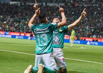 León propina voltereta al Atlas en primer episodio de la final