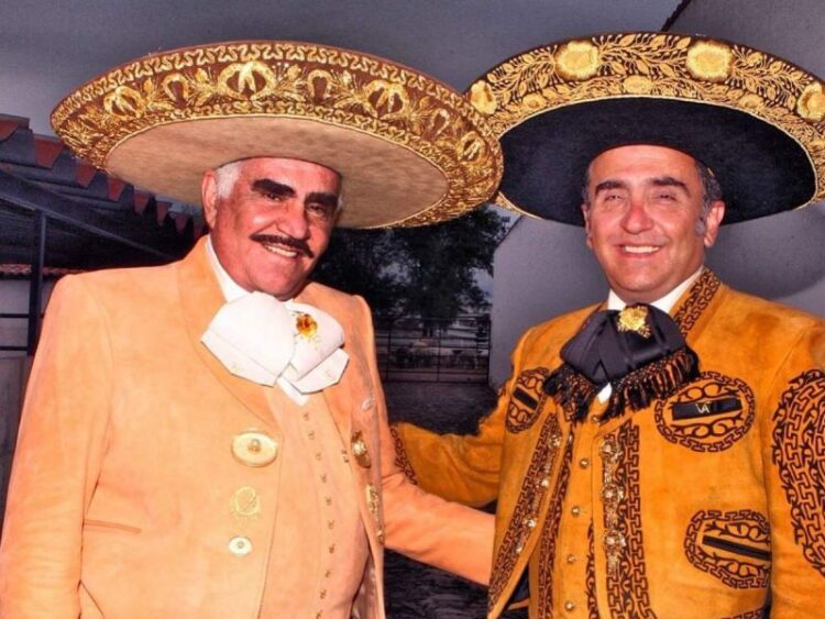 Vicente Fernández “está grave”, informa su hijo; pide oraciones por su padre
