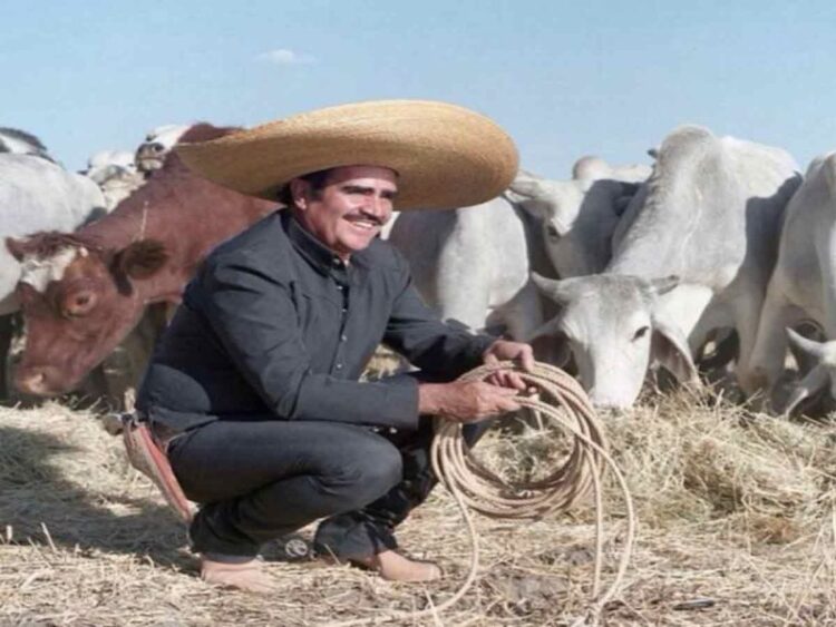 De ‘La ley del monte’ a ‘Acá entre nos’… 5 canciones emblemáticas para recordar a Vicente Fernández