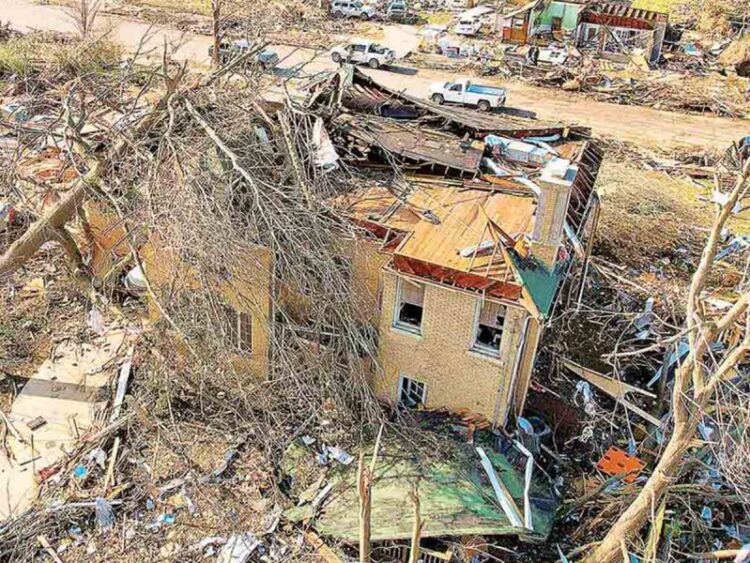 Tornados dejan decenas de muertos en seis estados de los EU