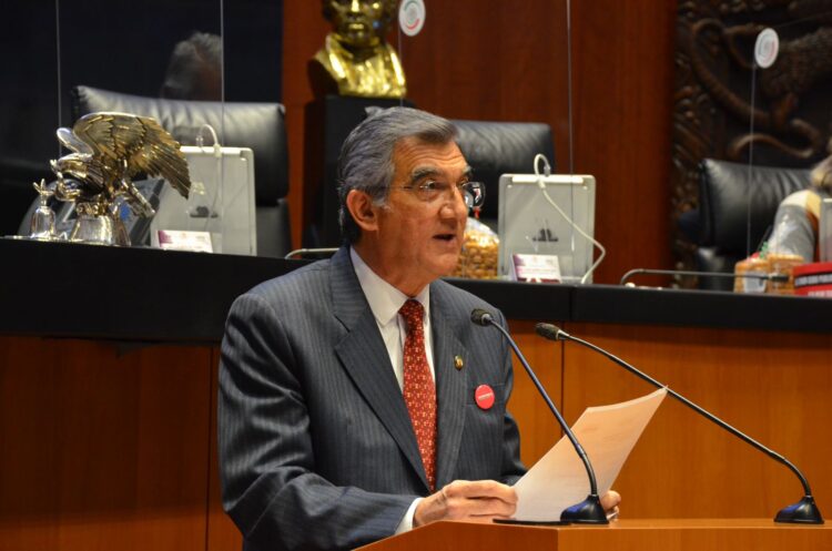 Con reforma, frena Américo publicidad de cigarros en medios de comunicación