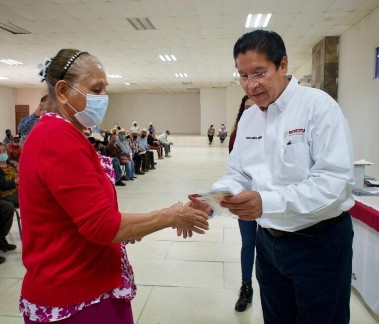 Entregan pensión para adultos mayores en Cd. Victoria y Jiménez