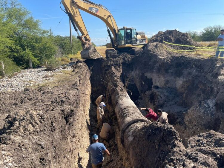 Trabaja Comapa en acueducto roto para restablecer agua a 334 colonias de Victoria