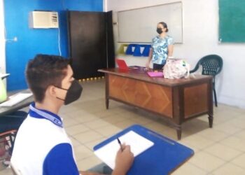 Detectan casos de Covid-19 en 4 alumnos y 4 maestros