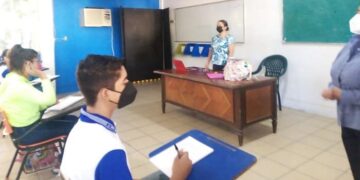 Detectan casos de Covid-19 en 4 alumnos y 4 maestros