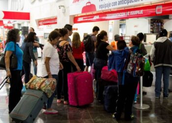 Aplicarán descuentos en autobús para estudiantes y maestros estas vacaciones