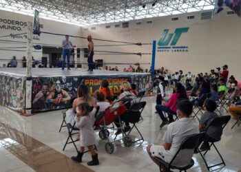 Ofrecen posada con lucha libre a niños en la UTNL
