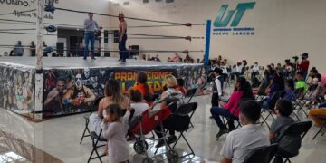 Ofrecen posada con lucha libre a niños en la UTNL