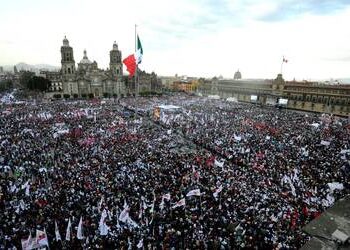 Rinde AMLO informe en zócalo al cumplirse tres años de su gobierno