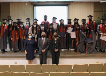 Realiza la Facultad de Derecho Victoria graduación de licenciaturas