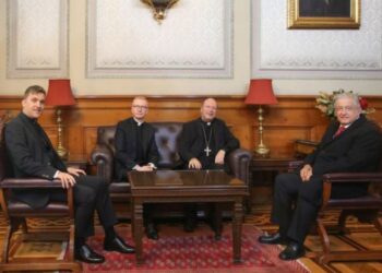 López Obrador se reúne con nuncio apostólico Franco Coppola