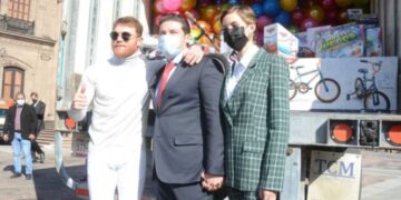 ‘Canelo’ Álvarez llega a Monterrey cargado de juguetes