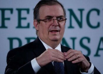 Ebrard exhibe a red de tráfico de migrantes; bandas obtienen 14 mil mdd, precisa