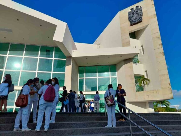 INSABI regularizará situación laboral de 86 mil médicos