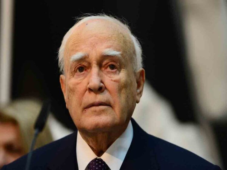 Muere a los 92 años el expresidente griego Karolos Papulias
