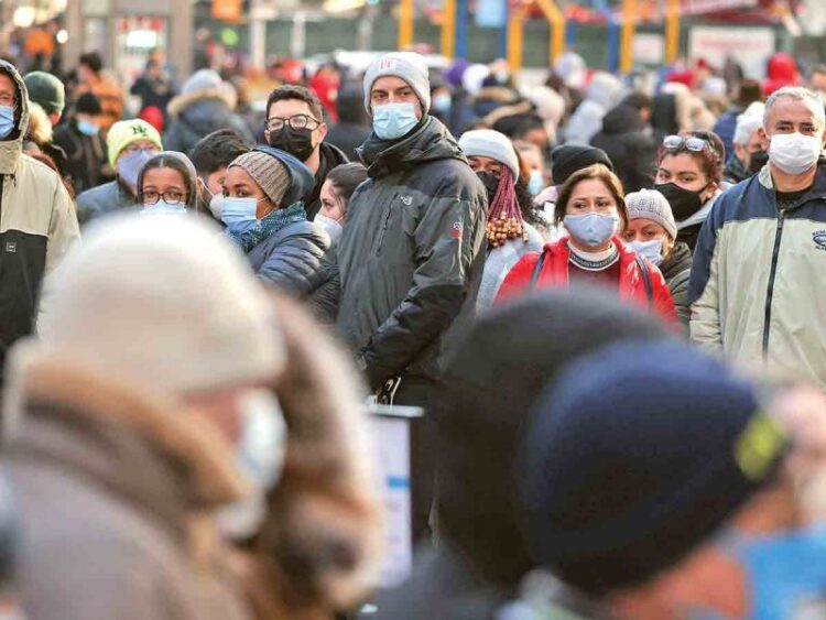 En pleno avance de ómicron, EU sufre escasez de pruebas covid