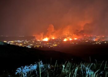 Colorado declara emergencia por incendio; hay más de 30 mil evacuados