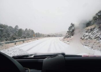 Chihuahua despide el 2021 con intensas nevadas en Sierra Madre