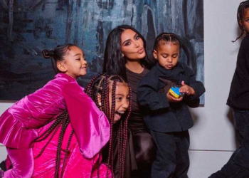 Kim Kardashian comparte sus hermosas postales de Navideñas