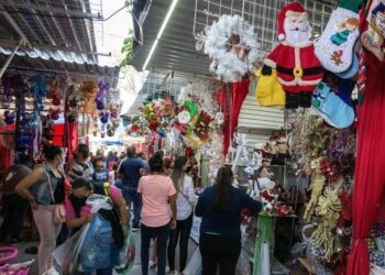 Comercio en México estima un alza de 15% por fiestas decembrinas en comparación al 2020.