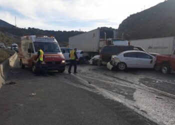 Tráiler sin frenos deja 4 personas muertas en carretera de Coahuila