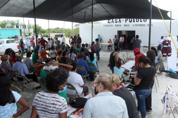 Llevan apoyos a familias de poblados pesqueros en Matamoros