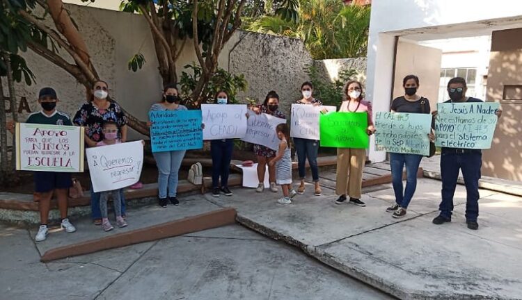 Escuela para hijos de maestros está sin luz; “profes” sacan las pancartas