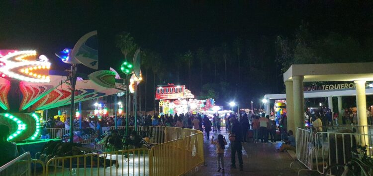 Familia victorenses pueden disfrutar del ambiente navideño en el Paseo Méndez.