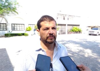 Piden a conductores no alcoholizarse para que “no se les atraviesen los postes”