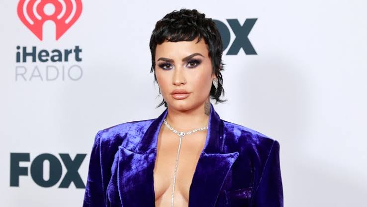 Demi Lovato dice adiós a la ‘sobriedad californiana