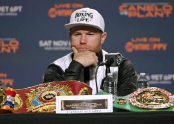 ‘Canelo’ ofrece pagar la cirugía de una niña con cáncer